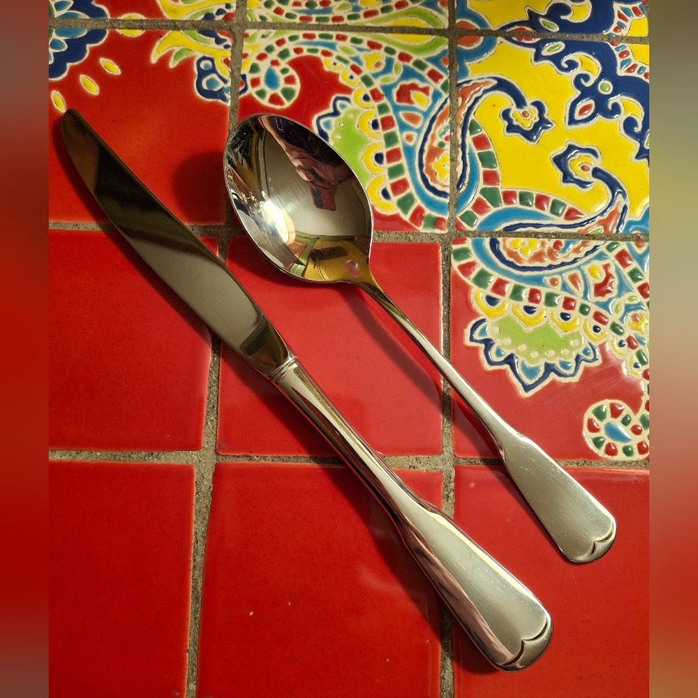 Oneida Stainless "Plymouth Rock" Dinner Knife & Oval Soup Spoon Profile 1973-88